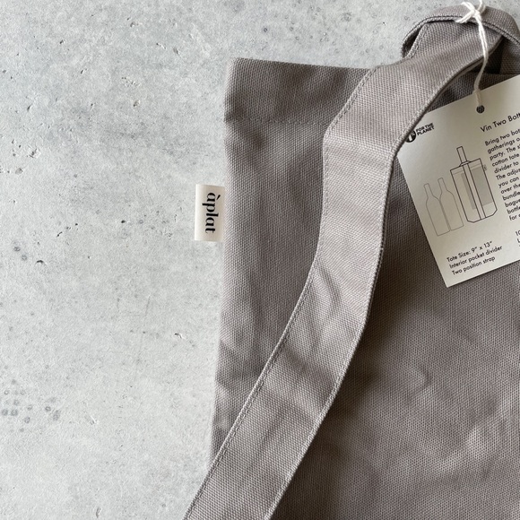 NWT Aplat Single Bottle Tote in Stone - Picture 3 of 5